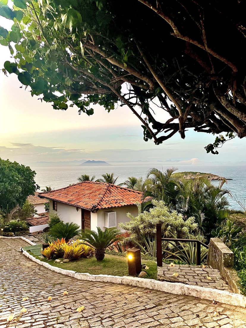 Overlook above Praia da Ferradura, Armação dos Búzios, Brazil